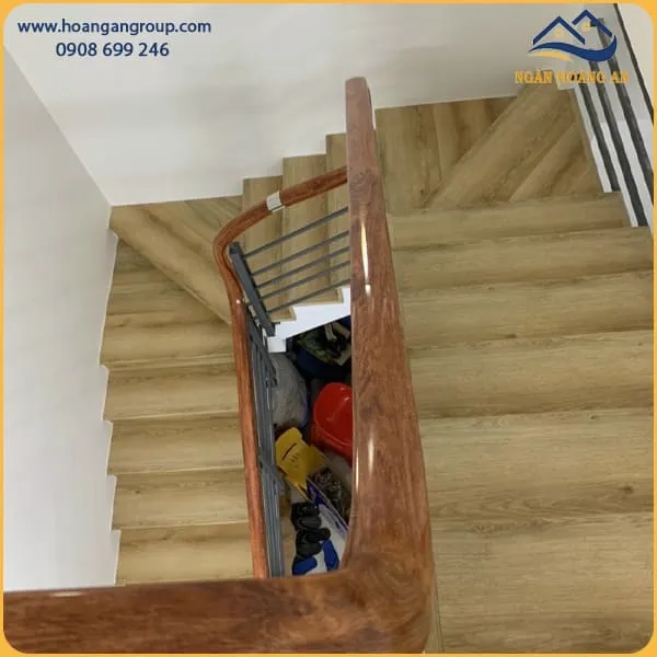 Mặt Đứng Cầu Thang Nhựa Giả Gỗ iWood C20-1